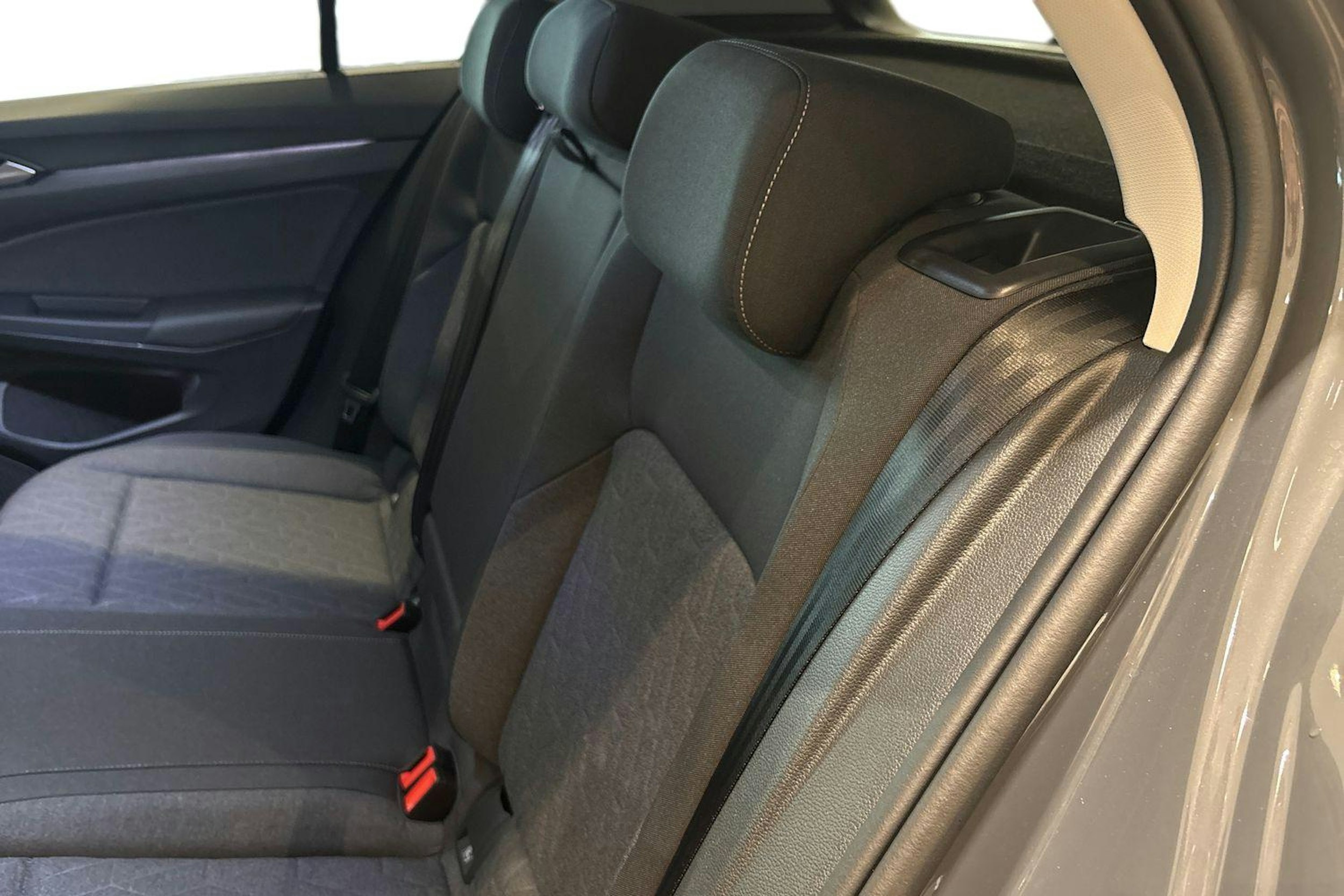 harmaa Volkswagen Golf 2025 kuva 8.