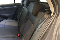 harmaa Volkswagen Golf 2025 kuva 8.