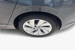harmaa Volkswagen Golf 2025 kuva 9.