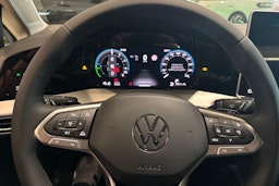 harmaa Volkswagen Golf 2025 kuva 11.