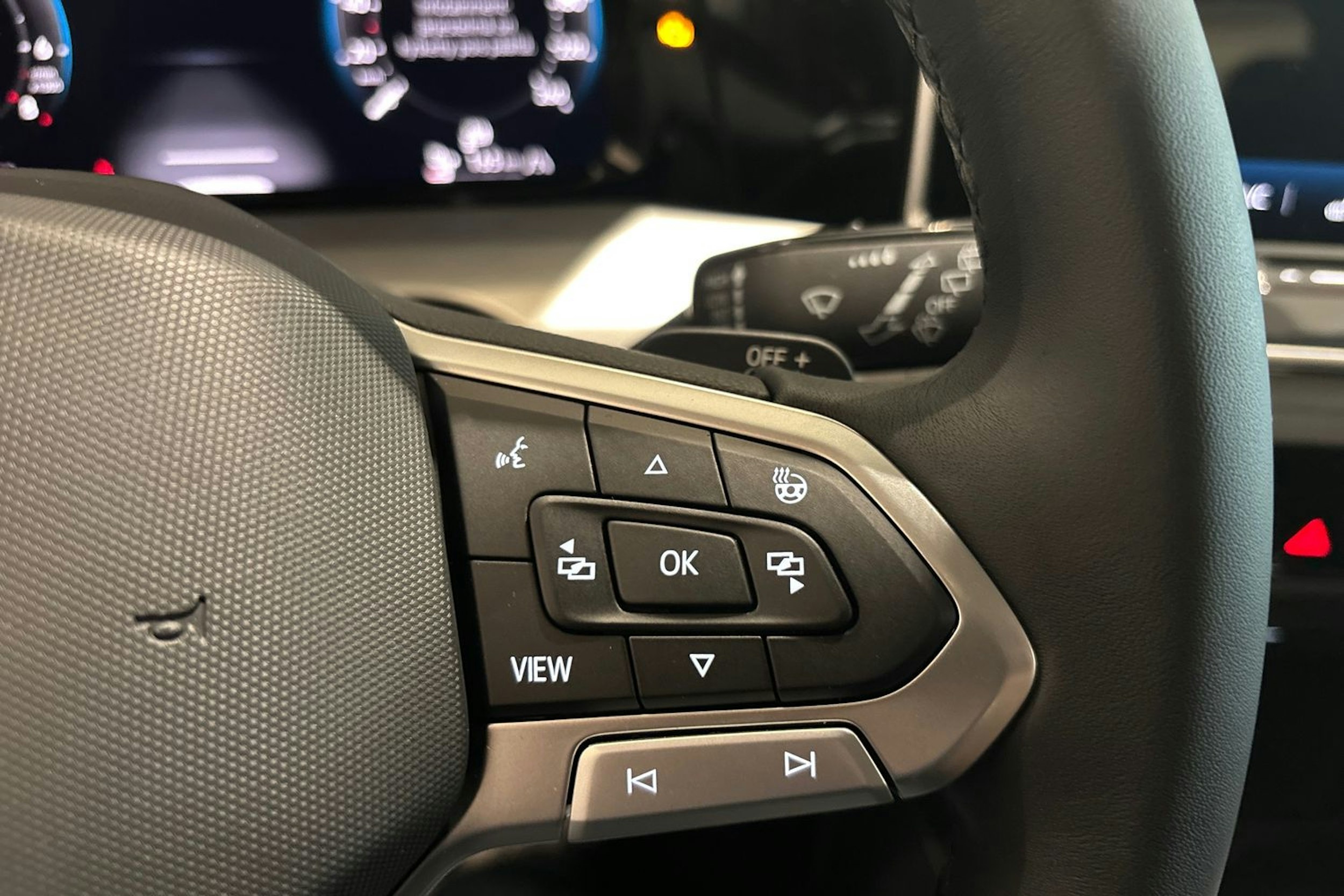 harmaa Volkswagen Golf 2025 kuva 13.