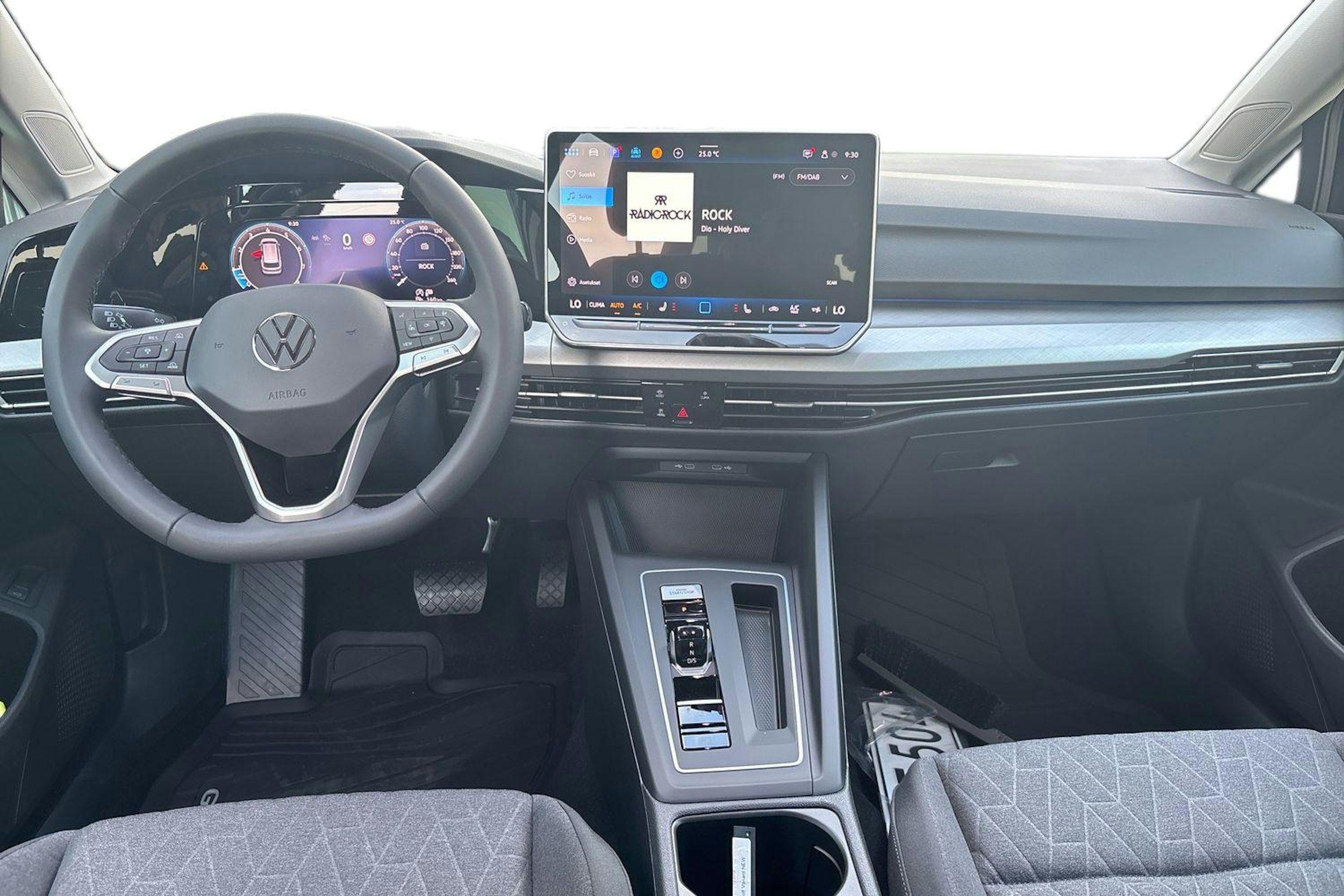 musta Volkswagen Golf 2025 kuva 7.