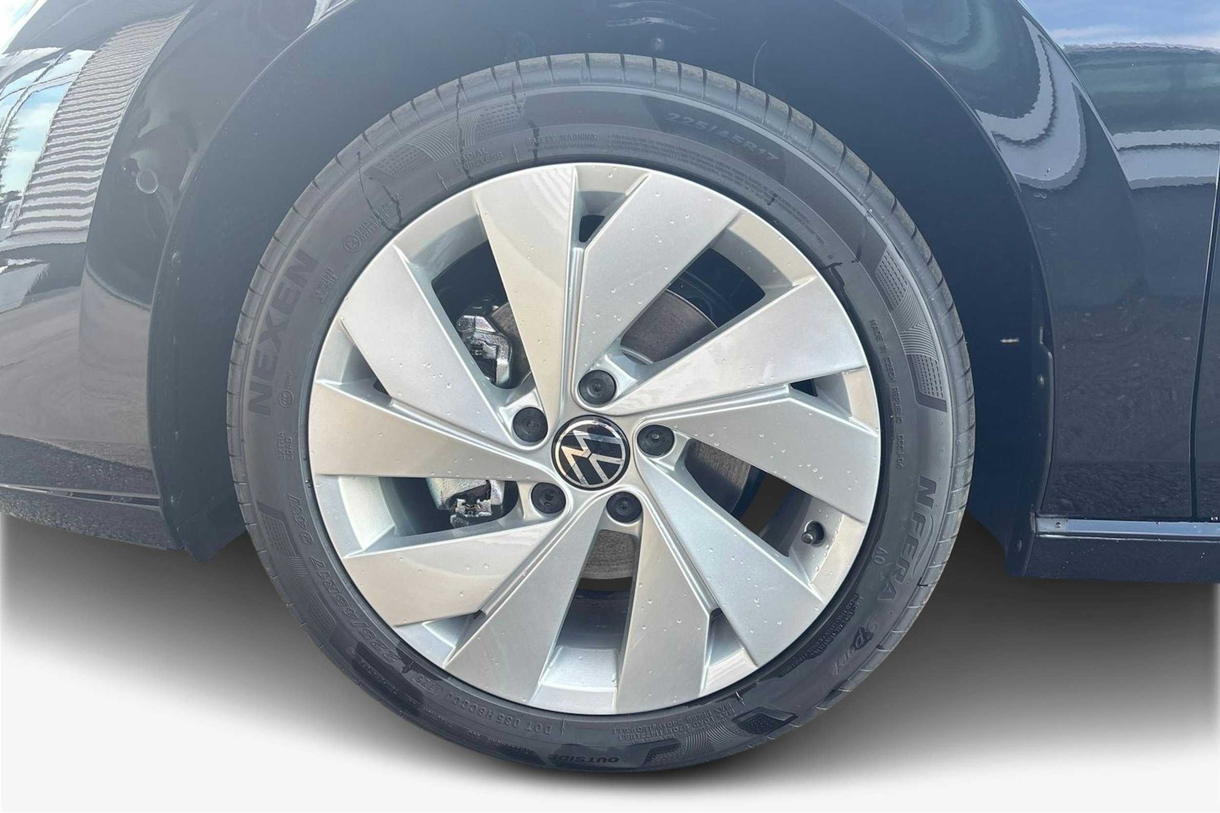 musta Volkswagen Golf 2025 kuva 9.