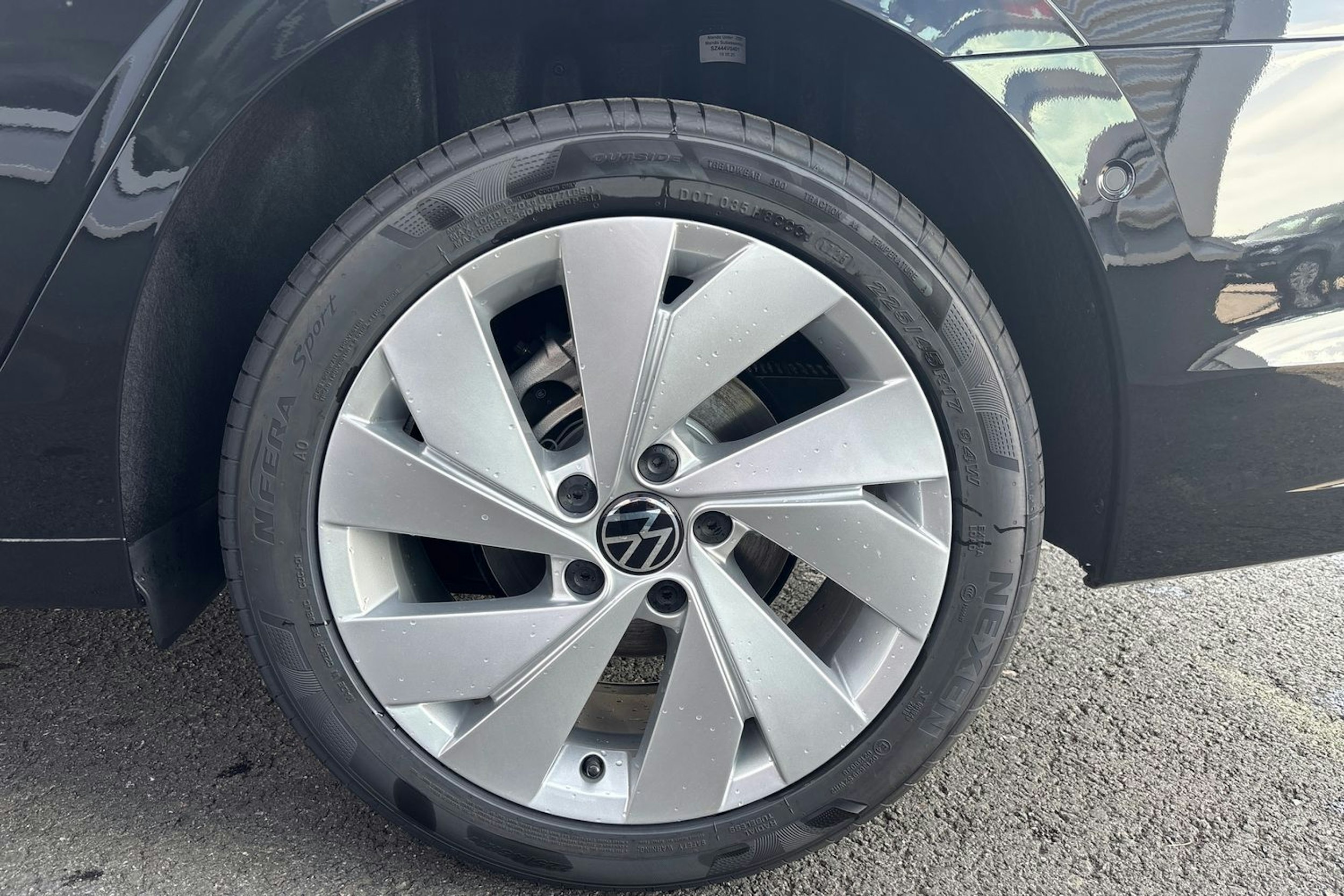 musta Volkswagen Golf 2025 kuva 10.