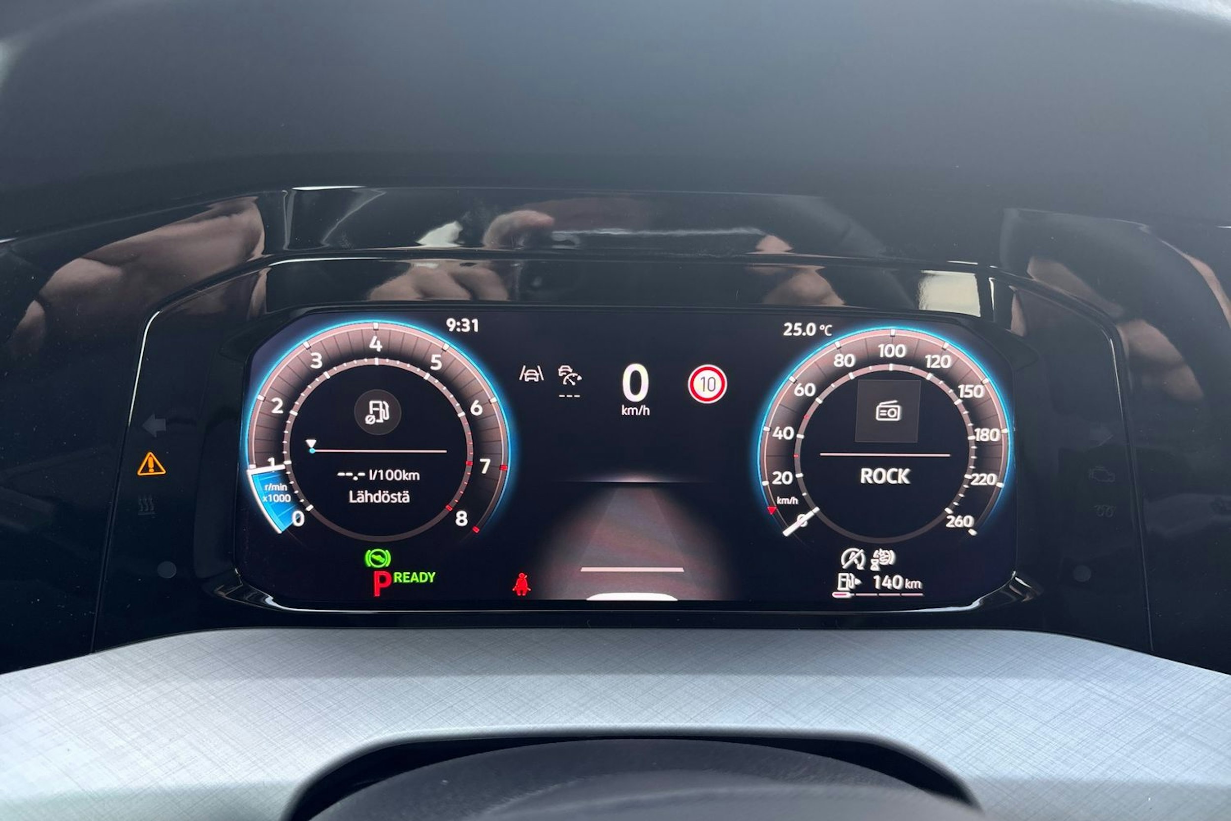 musta Volkswagen Golf 2025 kuva 11.