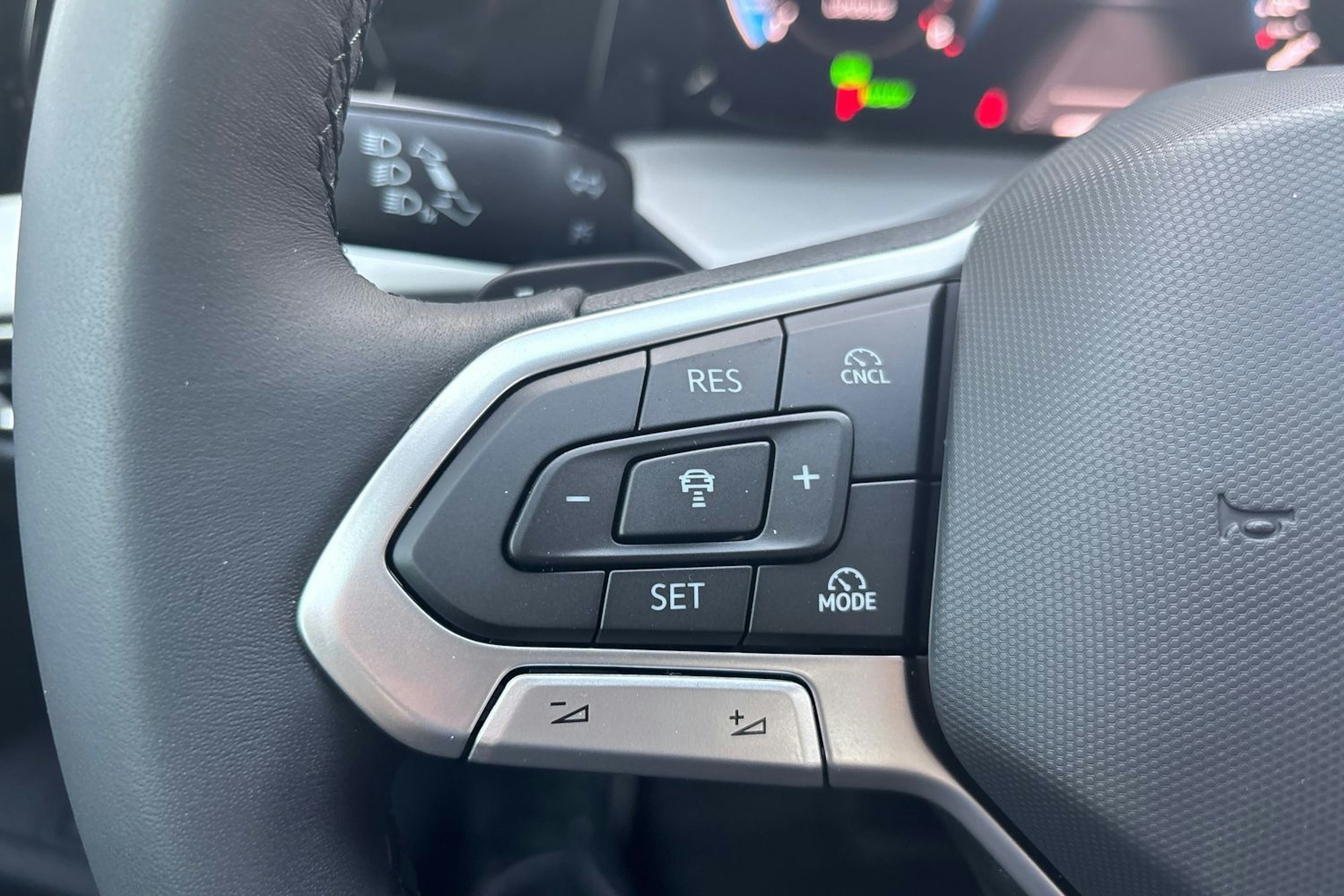musta Volkswagen Golf 2025 kuva 12.