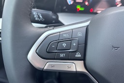 musta Volkswagen Golf 2025 kuva 12.