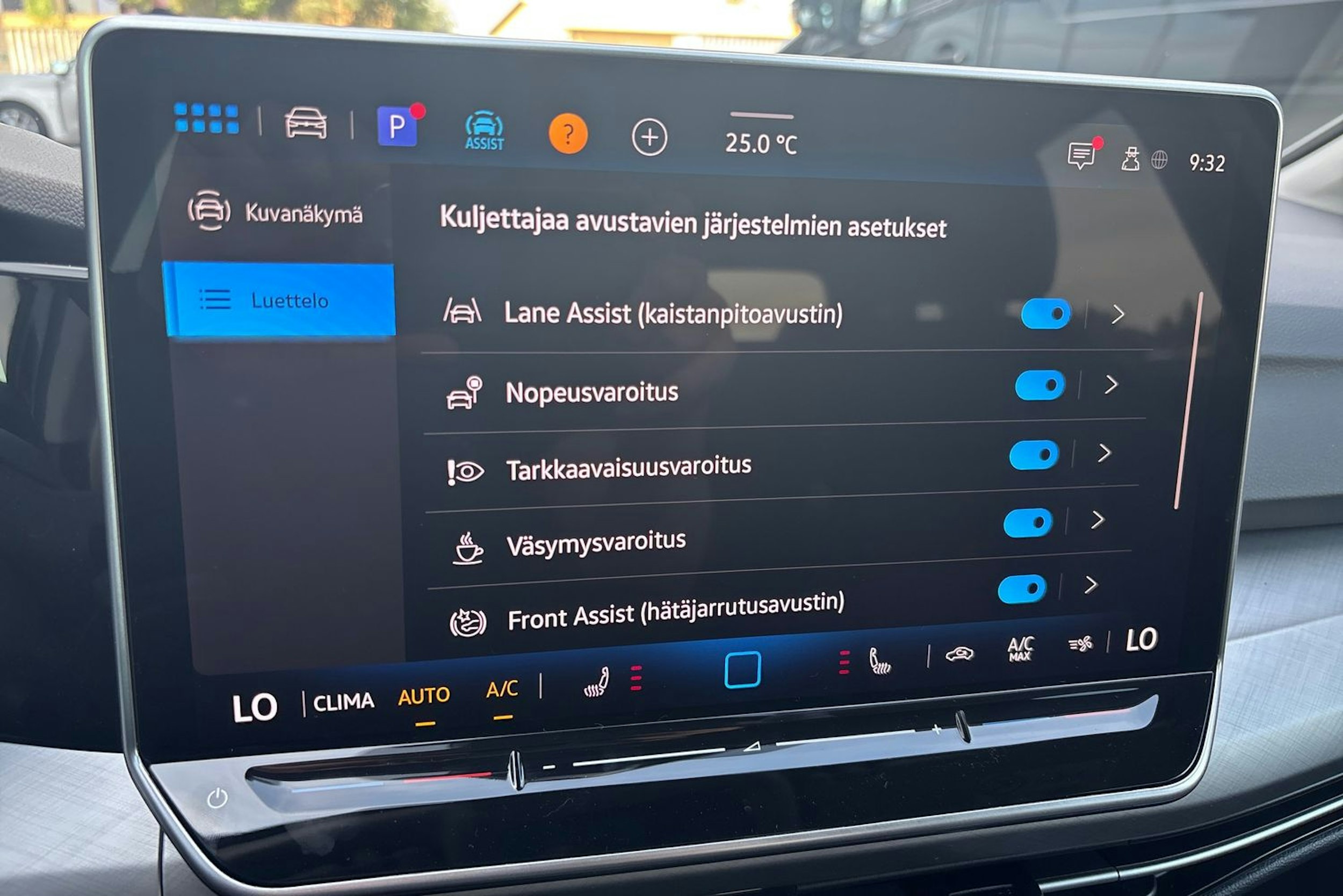 musta Volkswagen Golf 2025 kuva 16.