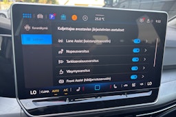 musta Volkswagen Golf 2025 kuva 16.