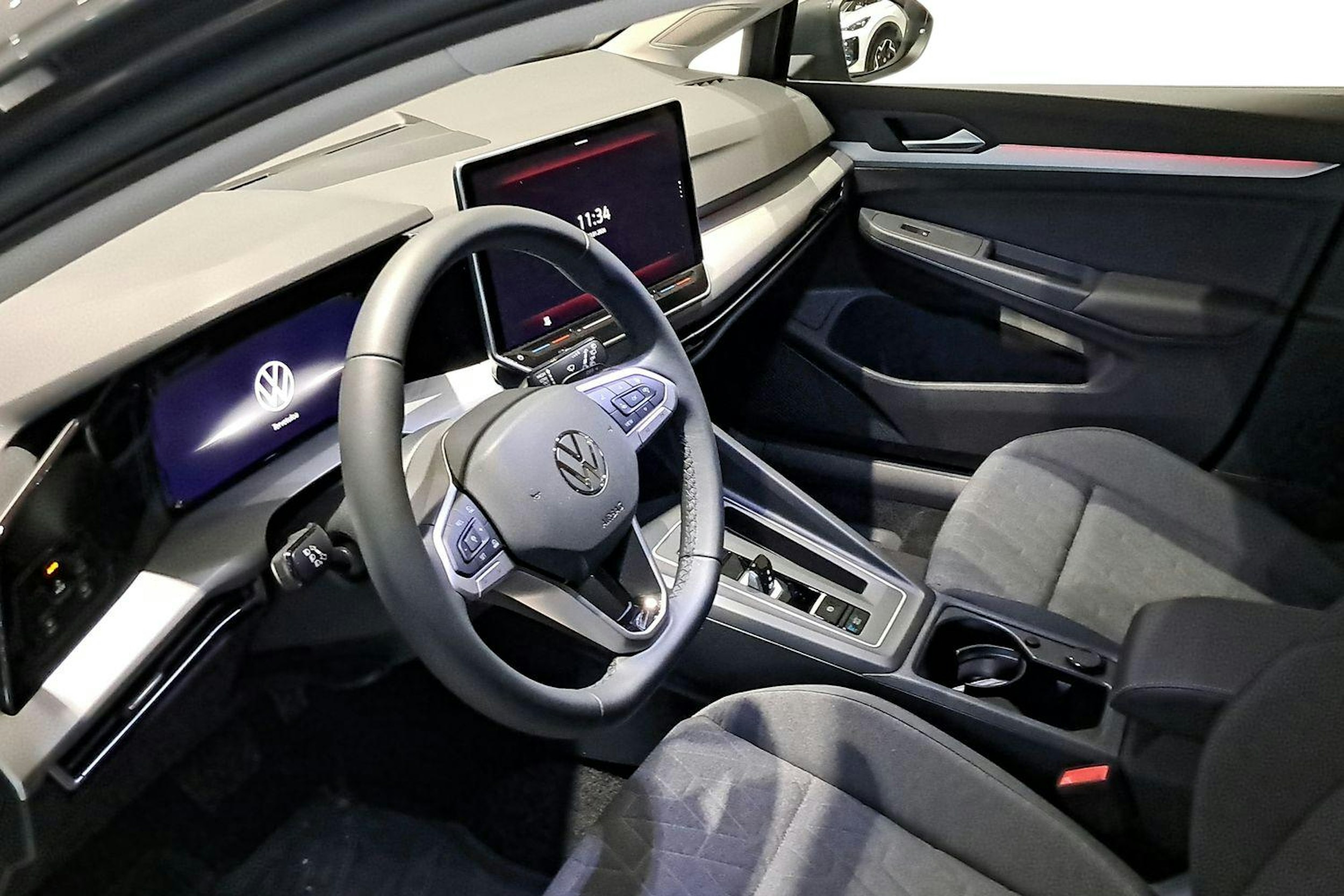 harmaa Volkswagen Golf 2025 kuva 6.