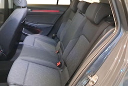 harmaa Volkswagen Golf 2025 kuva 8.