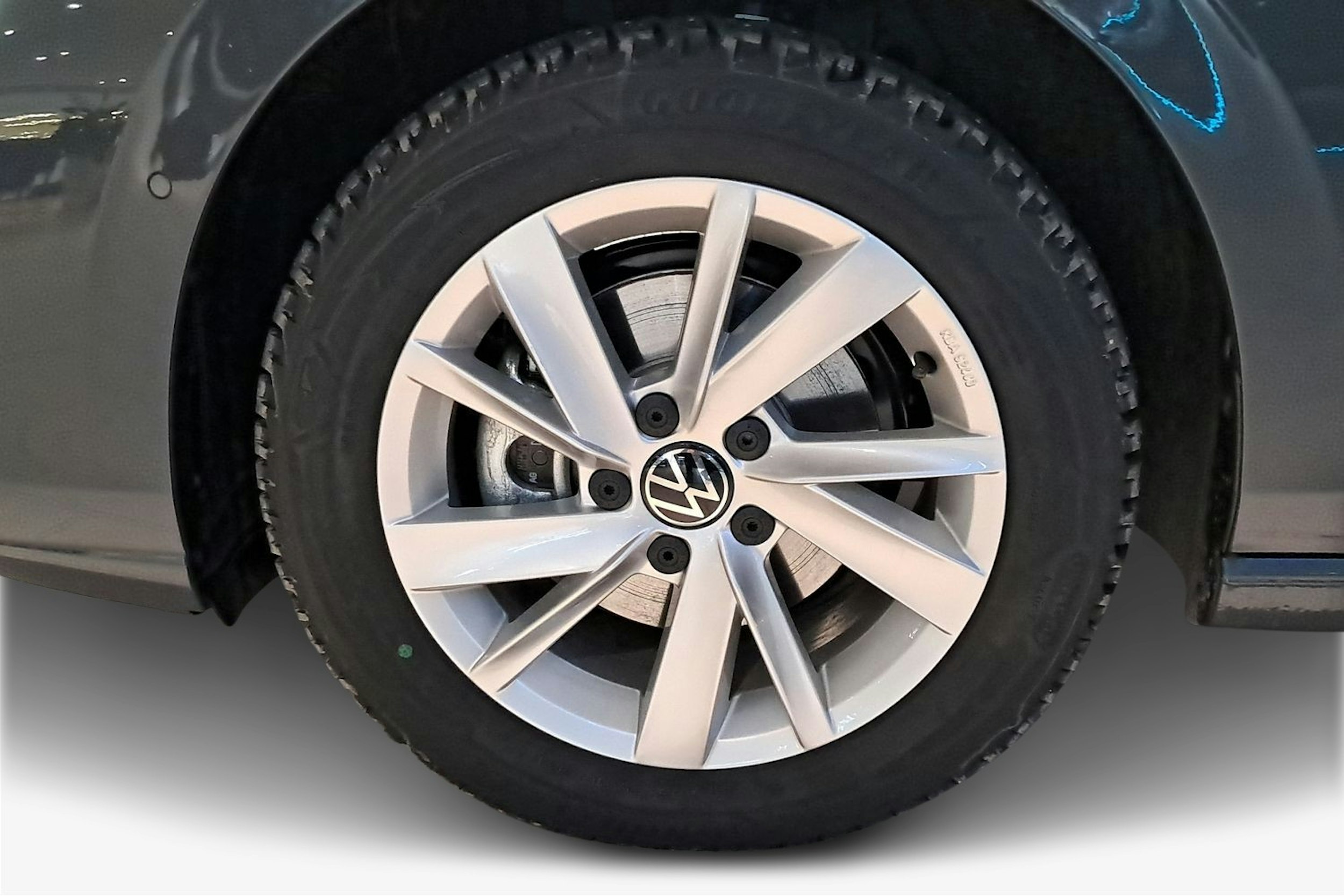 harmaa Volkswagen Golf 2025 kuva 9.