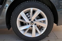 harmaa Volkswagen Golf 2025 kuva 10.
