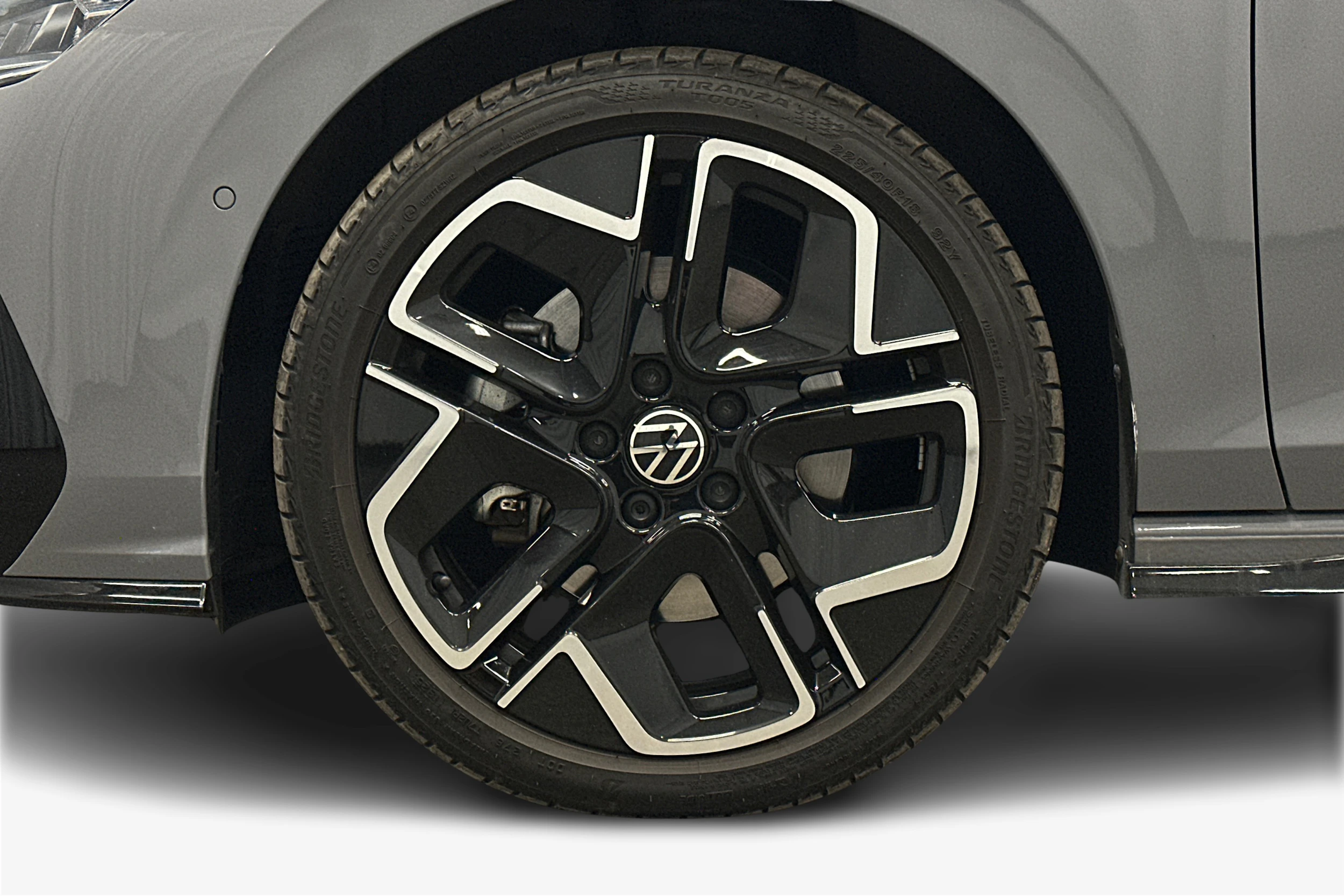 harmaa Volkswagen Golf 2025 kuva 9.