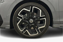 harmaa Volkswagen Golf 2025 kuva 9.