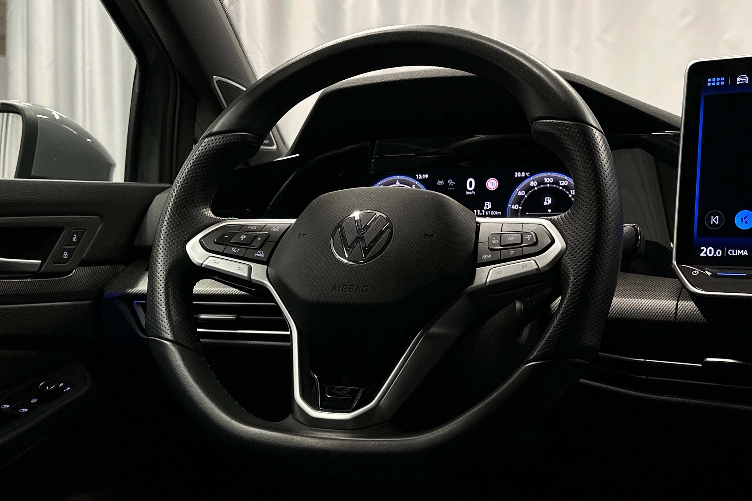 harmaa Volkswagen Golf 2025 kuva 16.