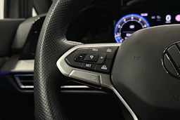 harmaa Volkswagen Golf 2025 kuva 17.