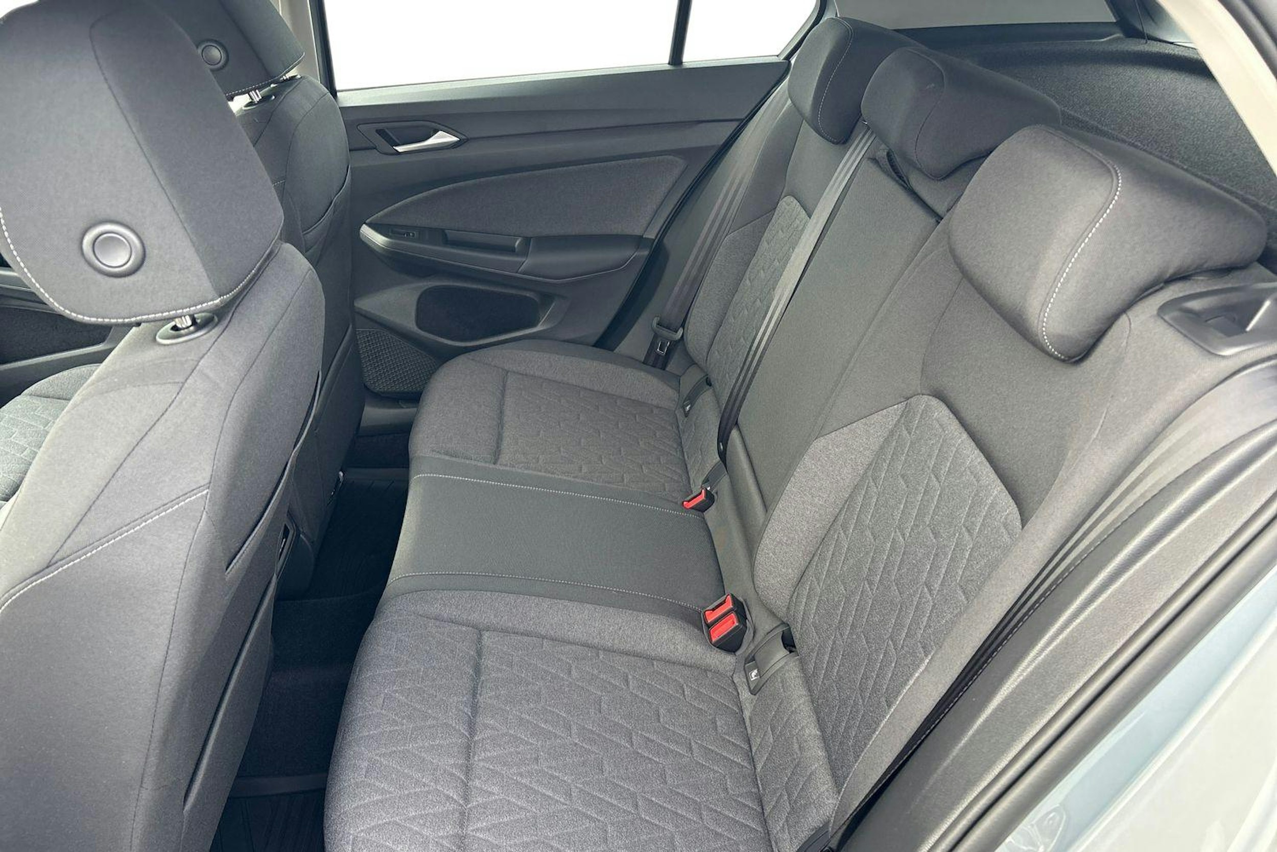 harmaa Volkswagen Golf 2025 kuva 8.
