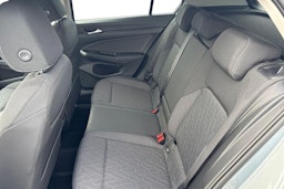 harmaa Volkswagen Golf 2025 kuva 8.
