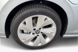 harmaa Volkswagen Golf 2025 kuva 9.