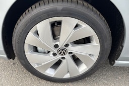 harmaa Volkswagen Golf 2025 kuva 10.