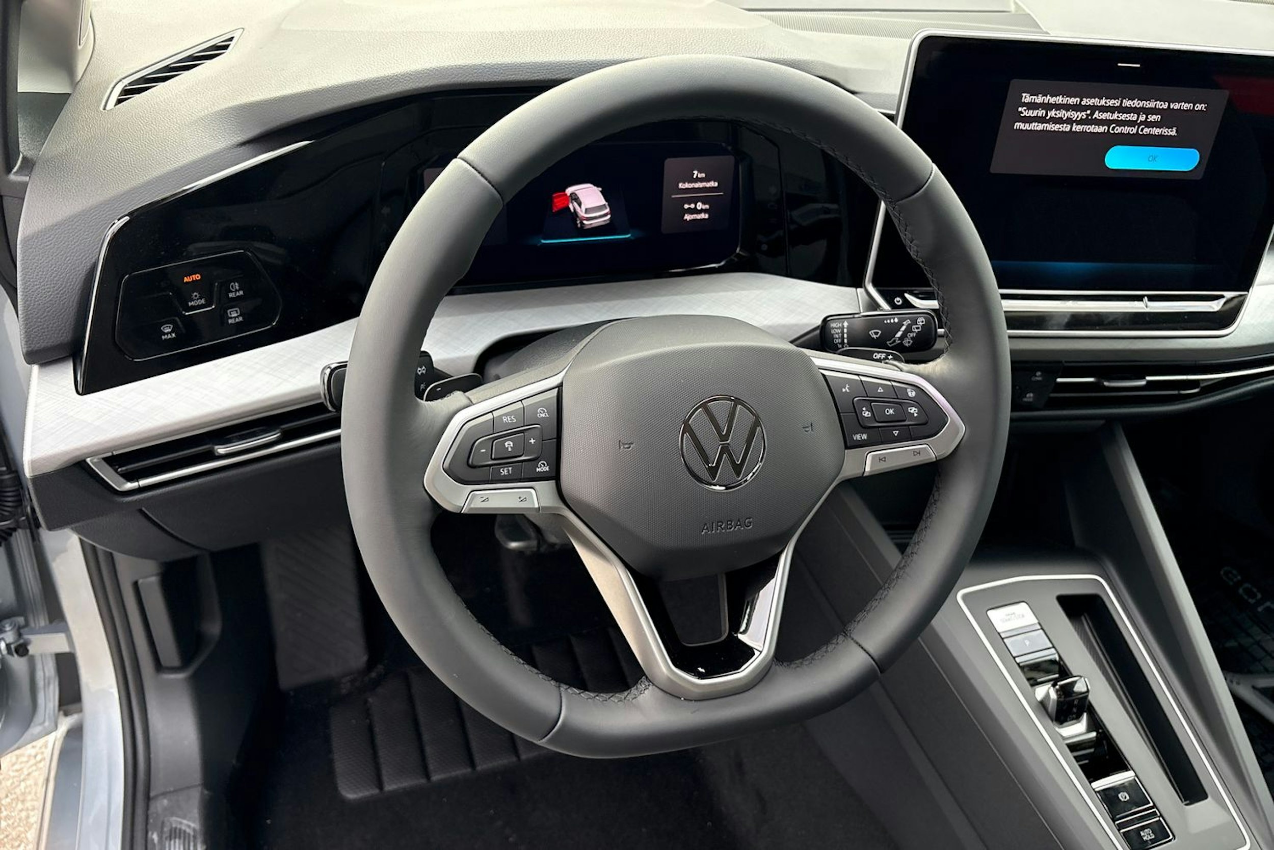 harmaa Volkswagen Golf 2025 kuva 14.