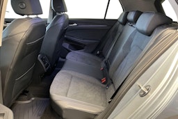 met. harmaa Volkswagen Golf 2025 kuva 8.