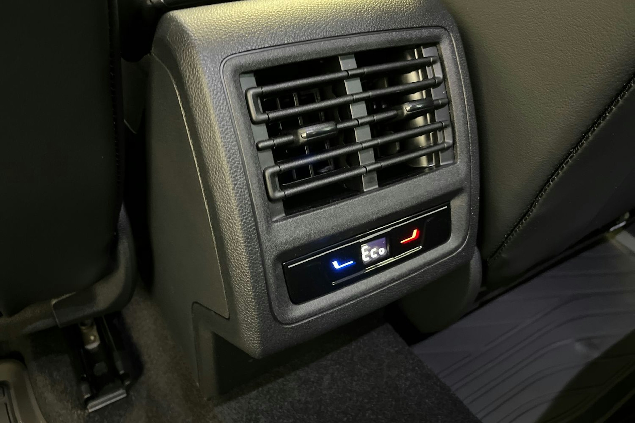 met. harmaa Volkswagen Golf 2025 kuva 13.