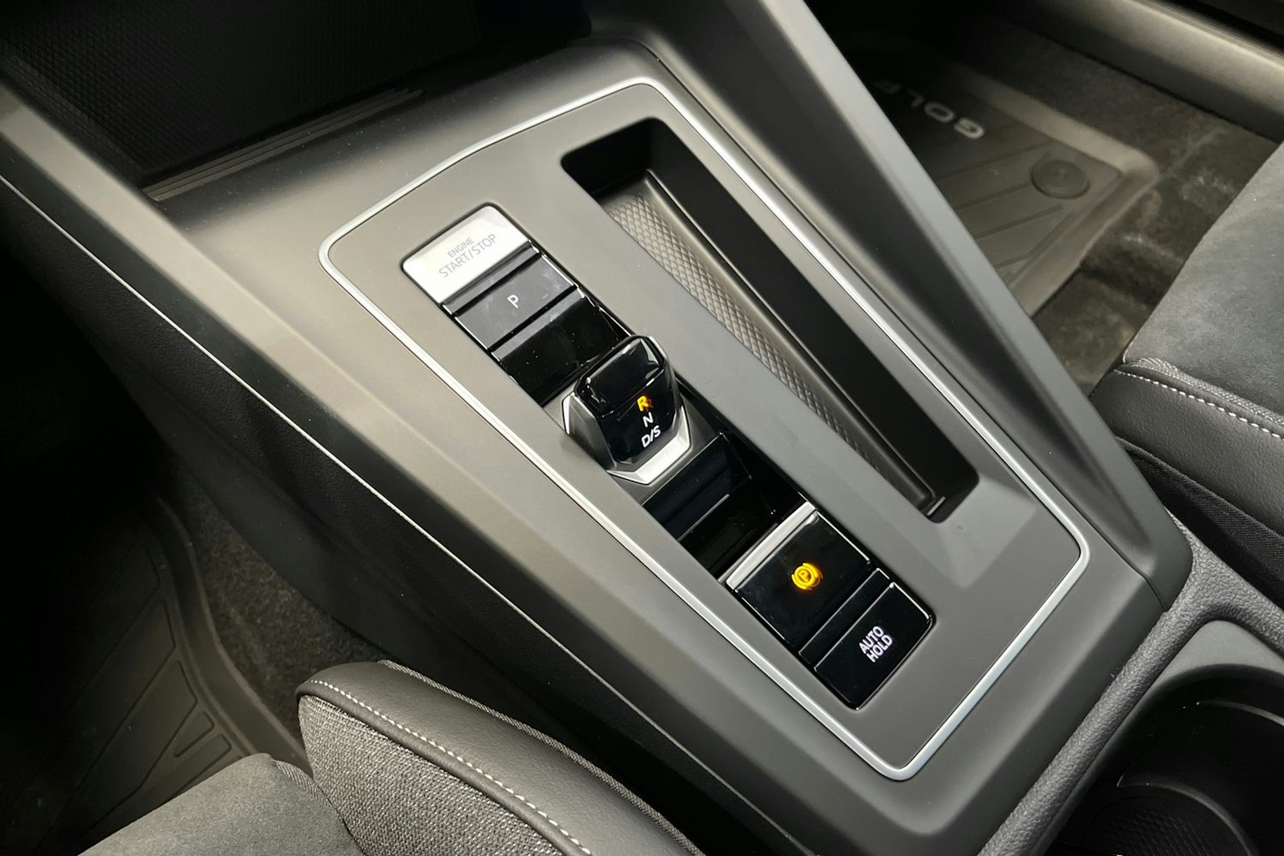 met. harmaa Volkswagen Golf 2025 kuva 17.