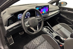 harmaa Volkswagen Golf 2025 kuva 6.