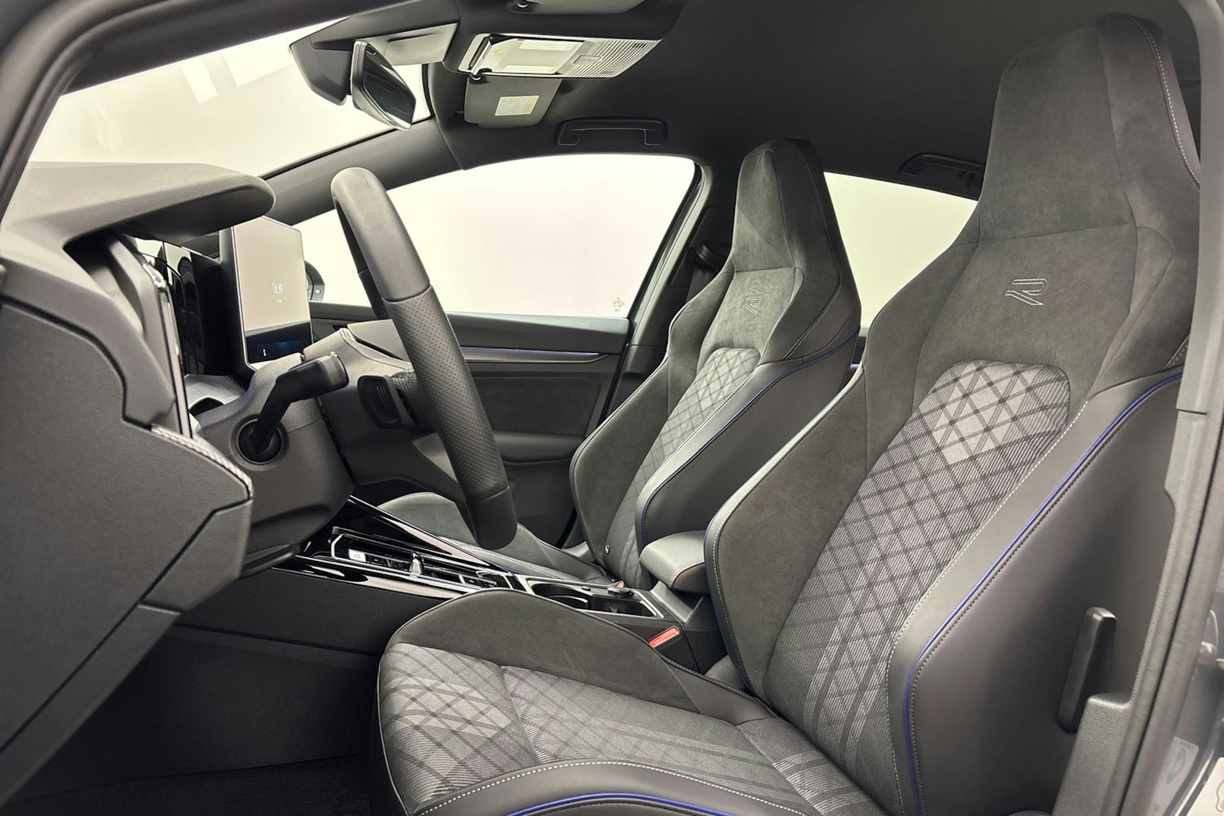 harmaa Volkswagen Golf 2025 kuva 11.