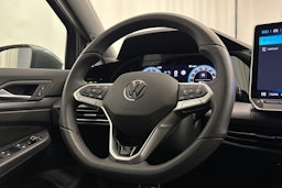 harmaa Volkswagen Golf 2025 kuva 12.