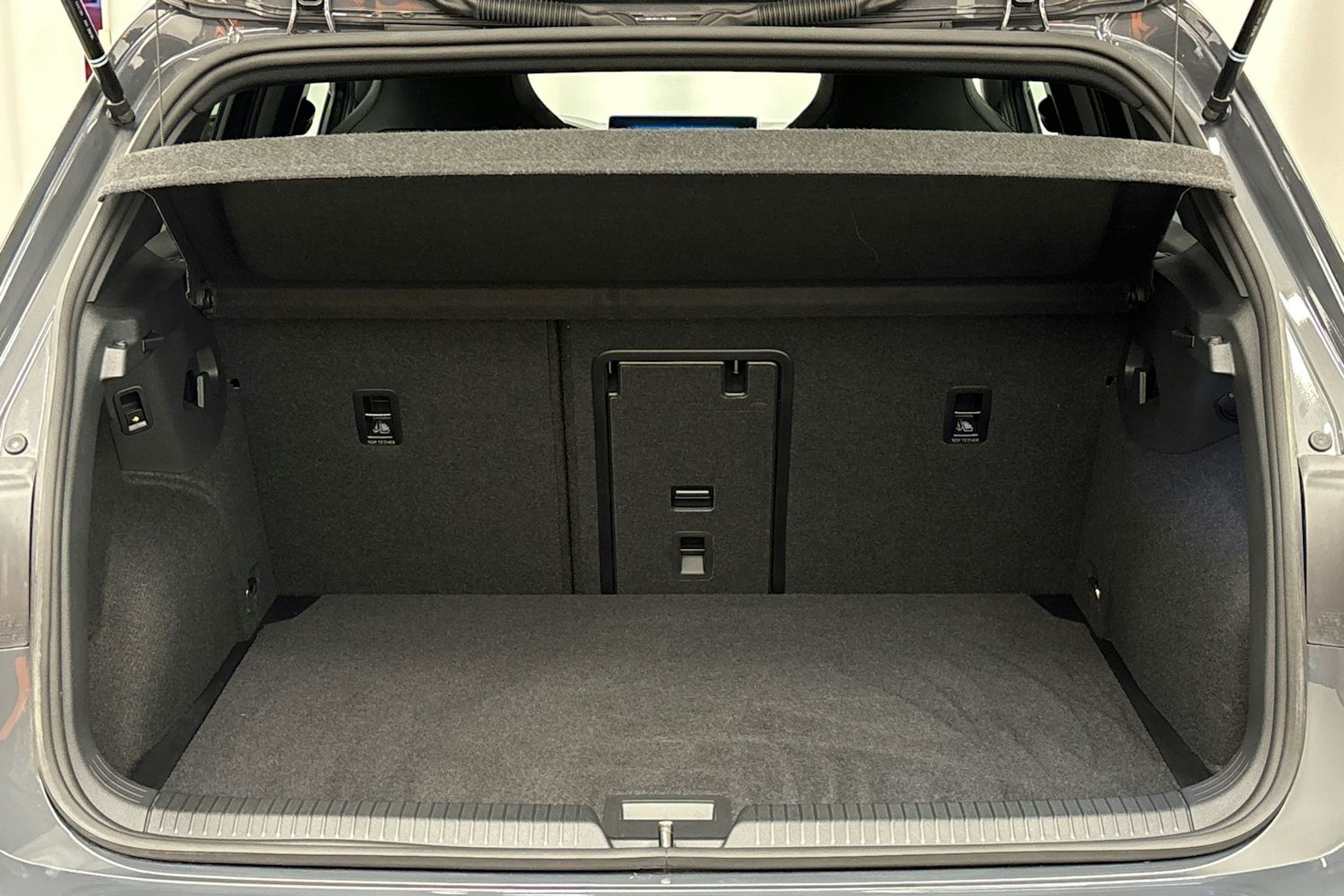 harmaa Volkswagen Golf 2025 kuva 22.