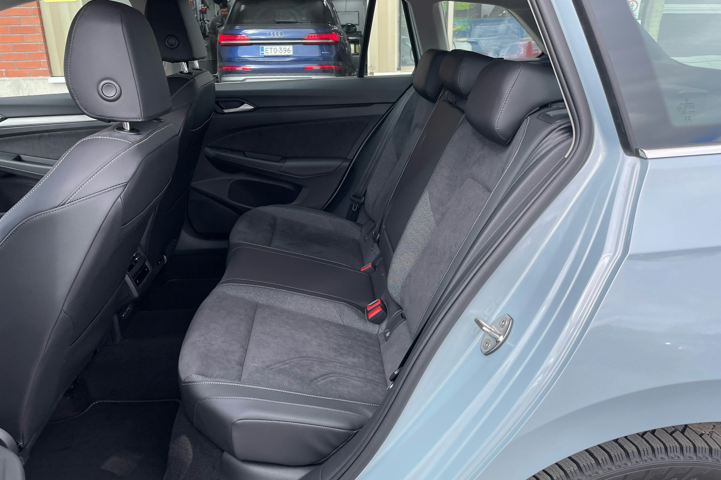 sininen Volkswagen Golf 2025 kuva 8.