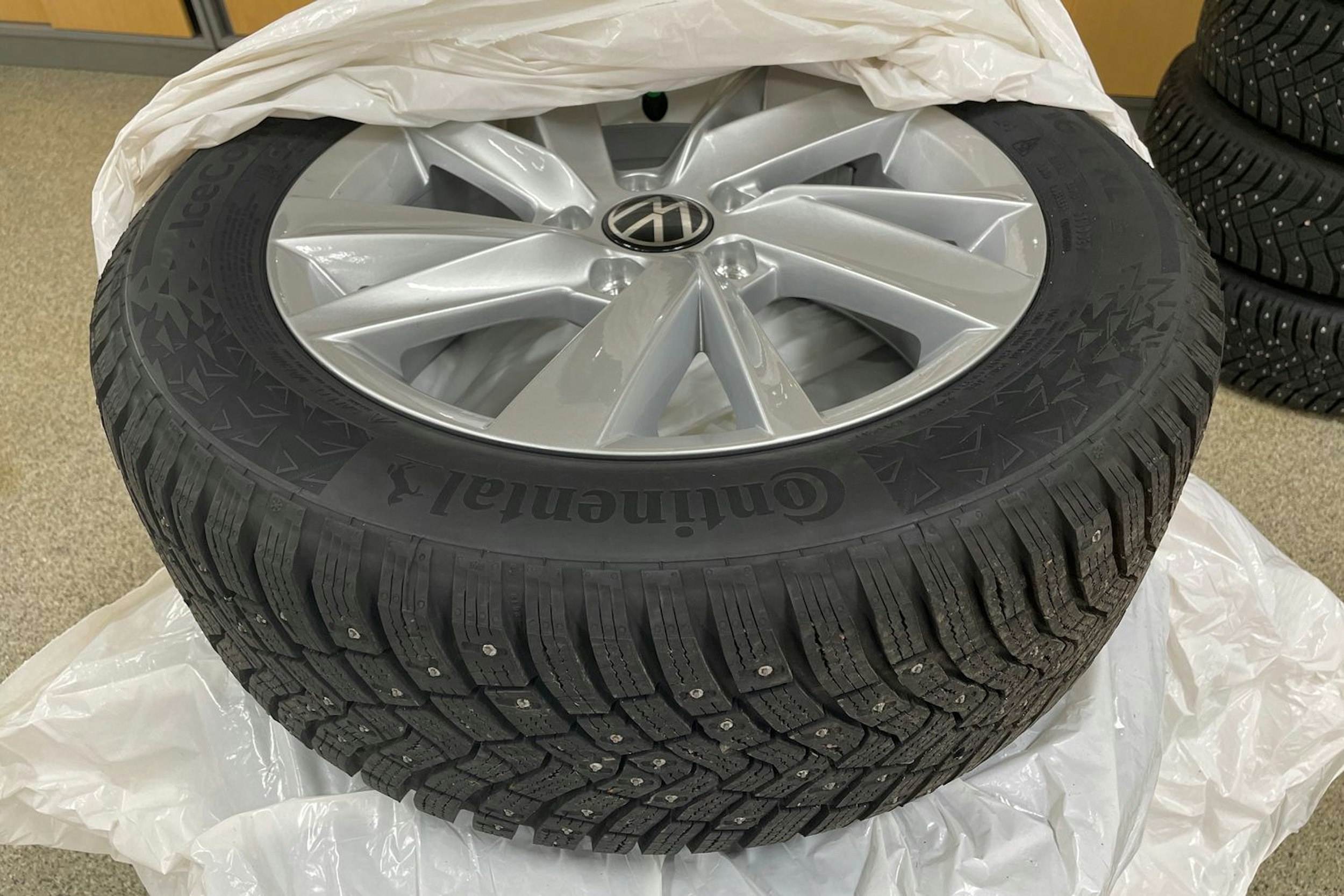 Harmaa Volkswagen GOLF 2025 kuva 13.