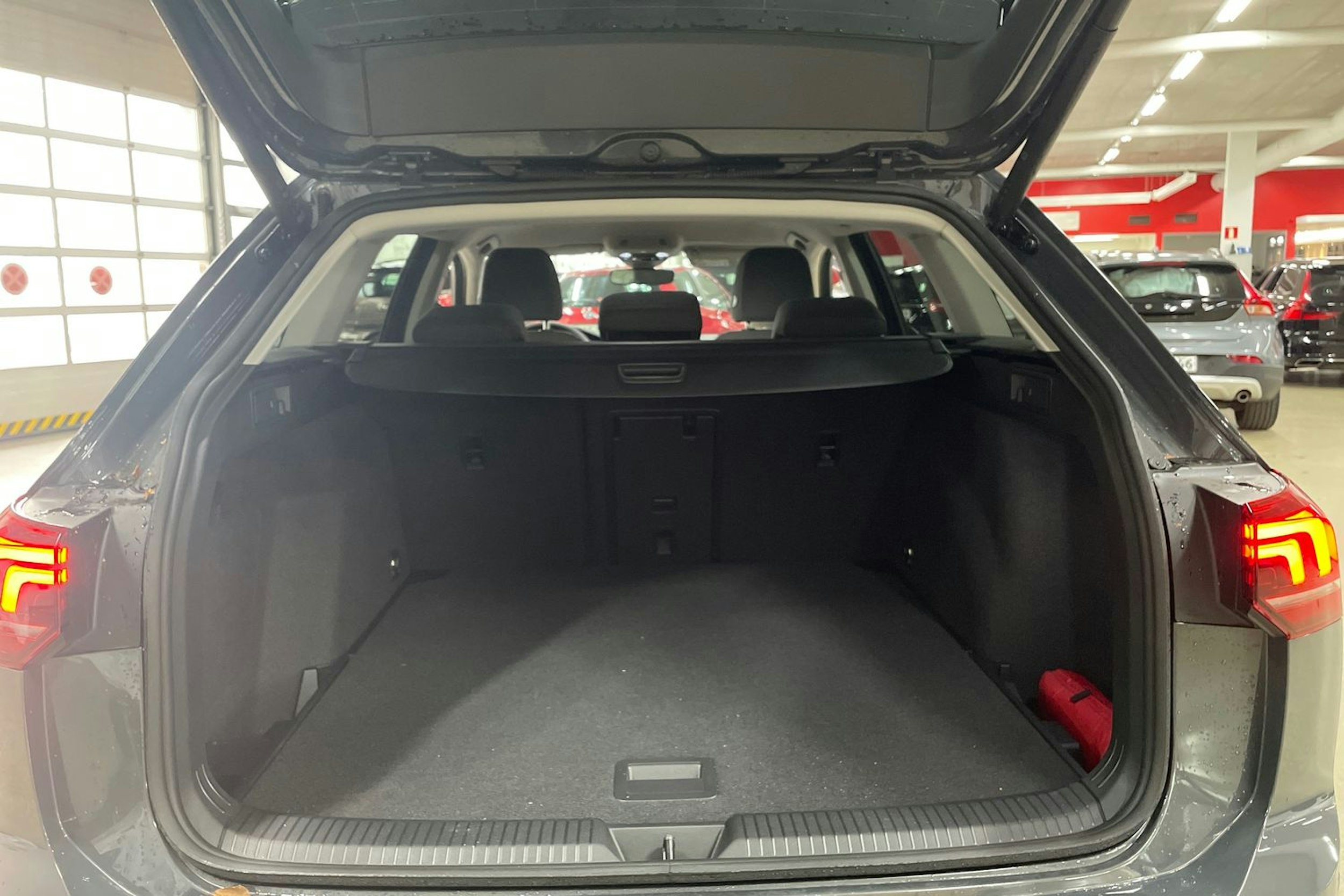 Harmaa Volkswagen GOLF 2025 kuva 16.