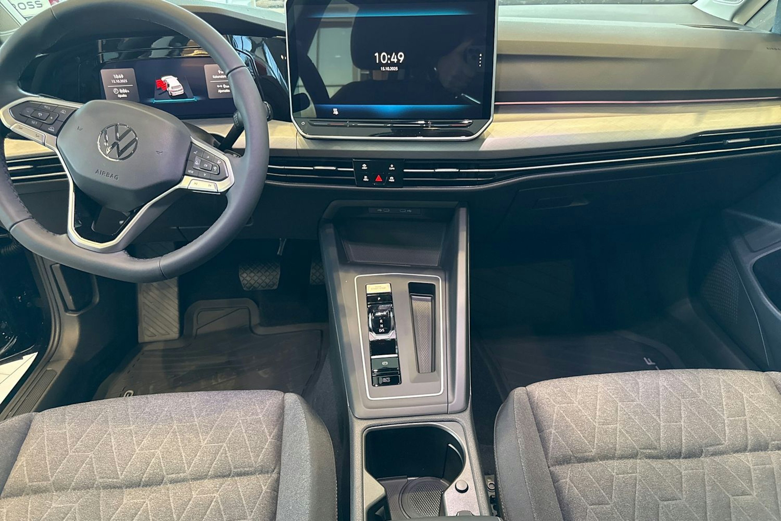 musta Volkswagen Golf 2025 kuva 7.