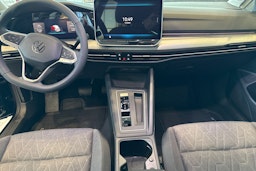 musta Volkswagen Golf 2025 kuva 7.