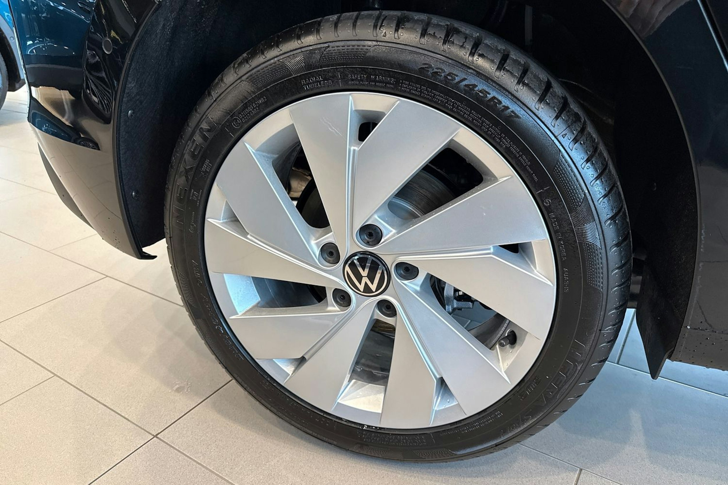 musta Volkswagen Golf 2025 kuva 10.