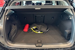 musta Volkswagen Golf 2025 kuva 11.
