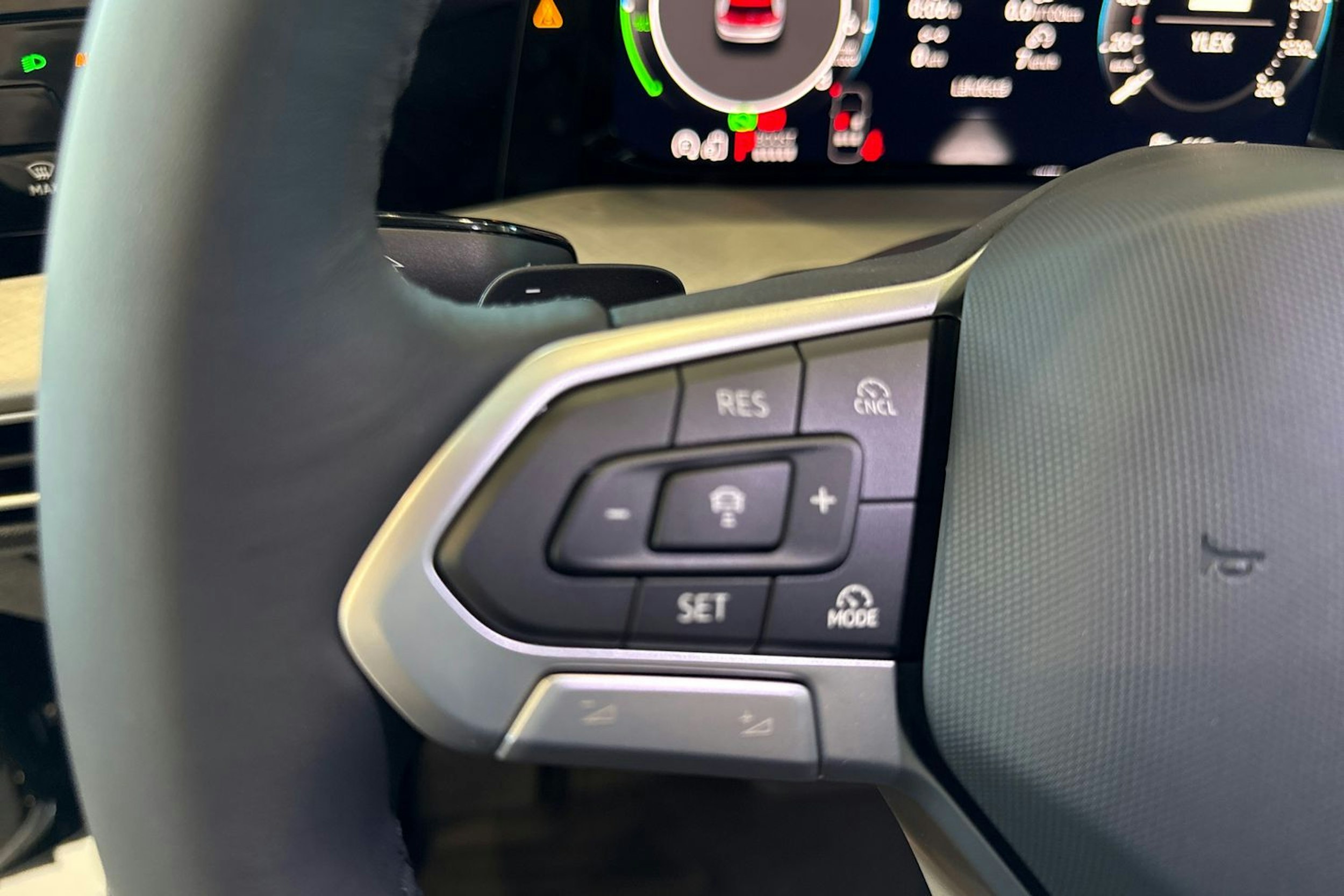 musta Volkswagen Golf 2025 kuva 15.