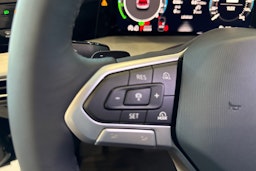 musta Volkswagen Golf 2025 kuva 15.