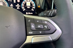 musta Volkswagen Golf 2025 kuva 16.