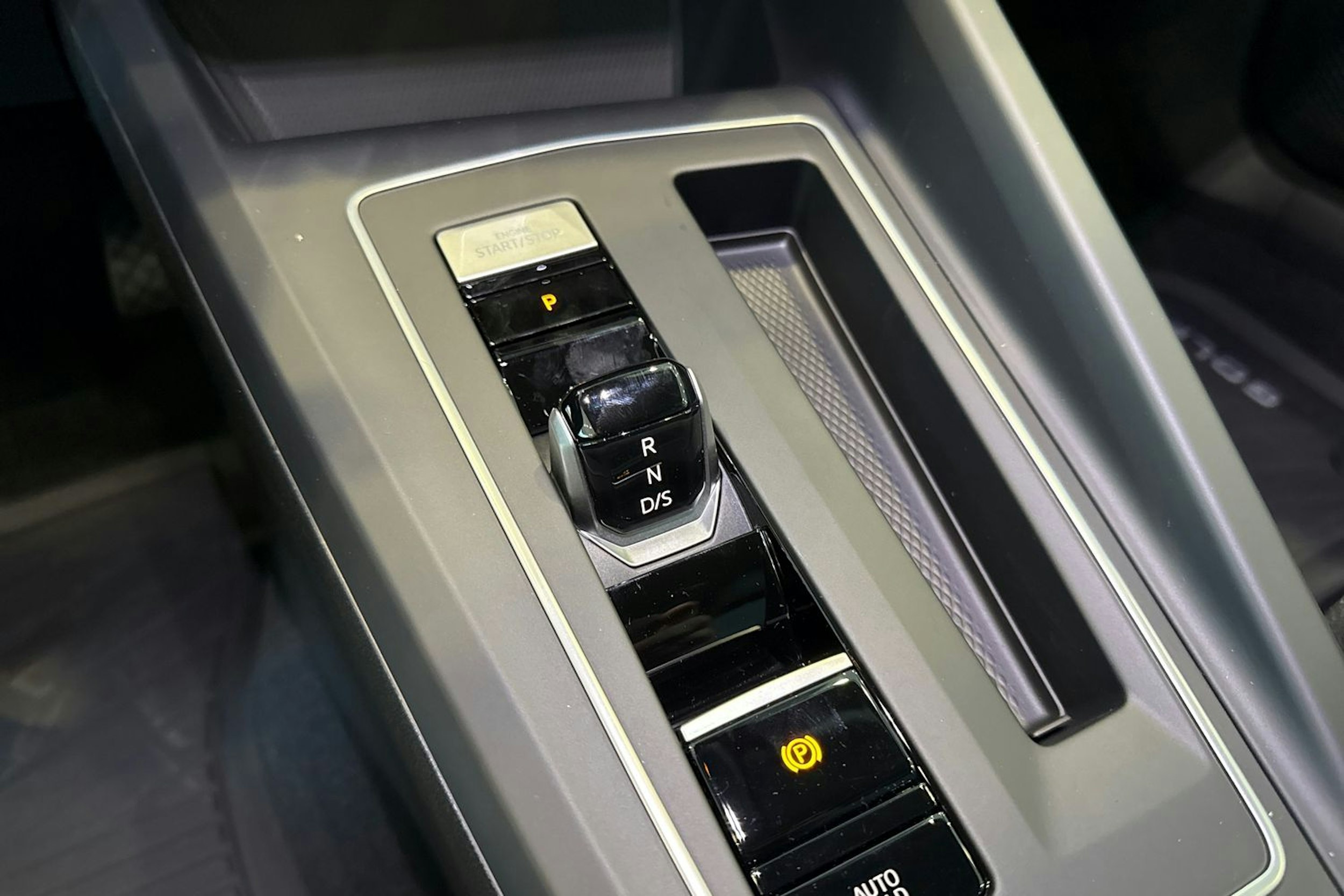 musta Volkswagen Golf 2025 kuva 17.