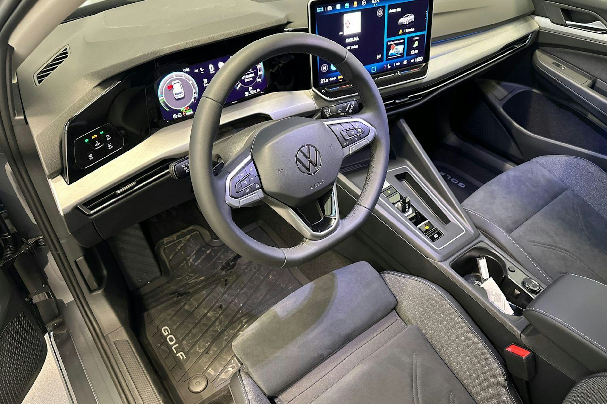 harmaa Volkswagen Golf 2026 kuva 6.