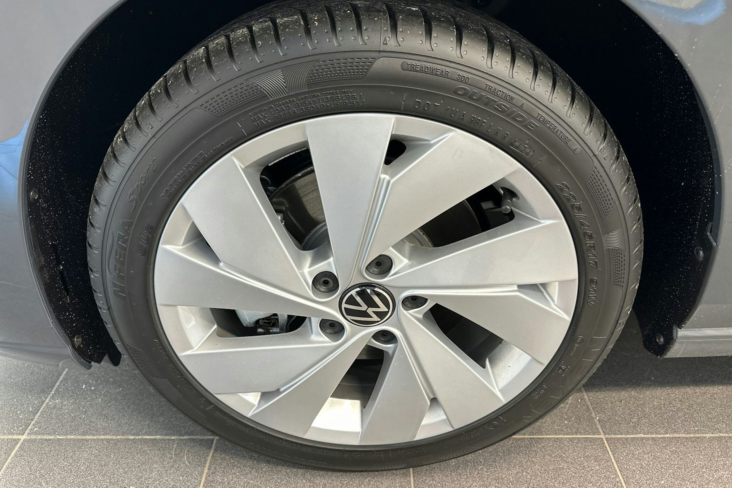 harmaa Volkswagen Golf 2026 kuva 10.