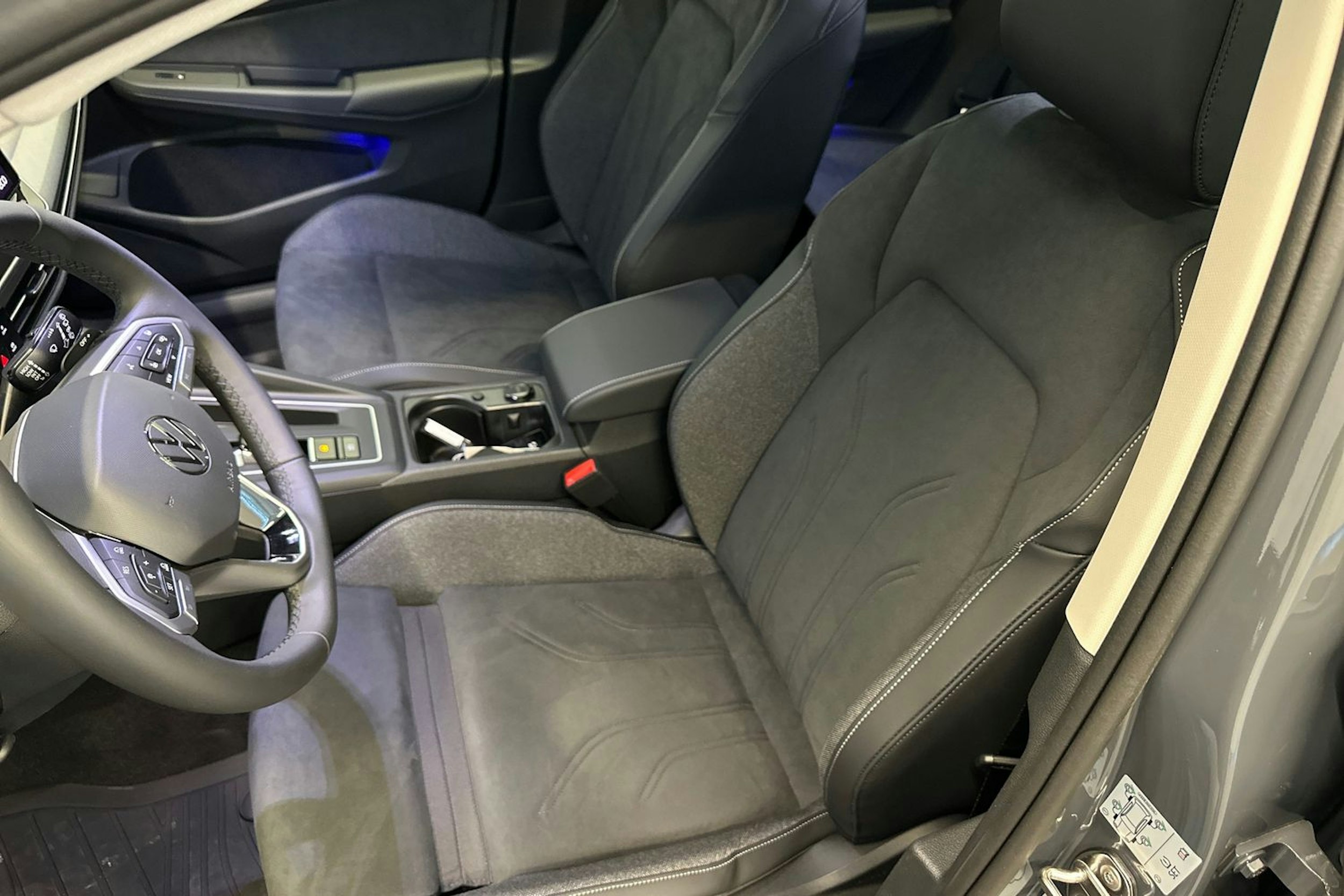 harmaa Volkswagen Golf 2026 kuva 11.