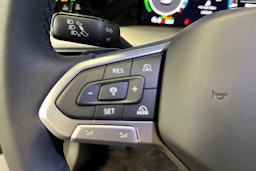 harmaa Volkswagen Golf 2026 kuva 13.