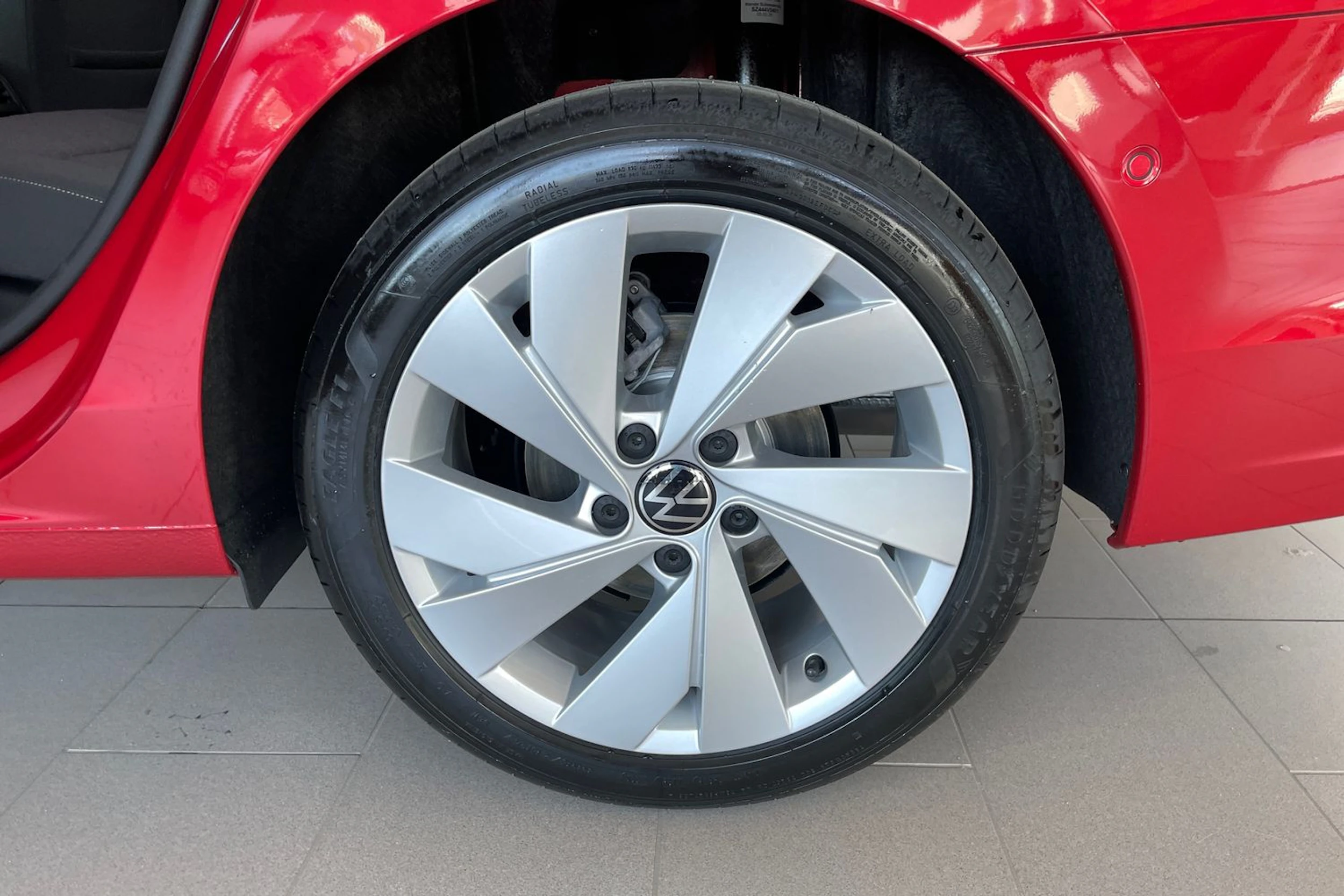 punainen Volkswagen Golf 2026 kuva 10.