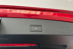punainen Volkswagen Golf 2026 kuva 11.